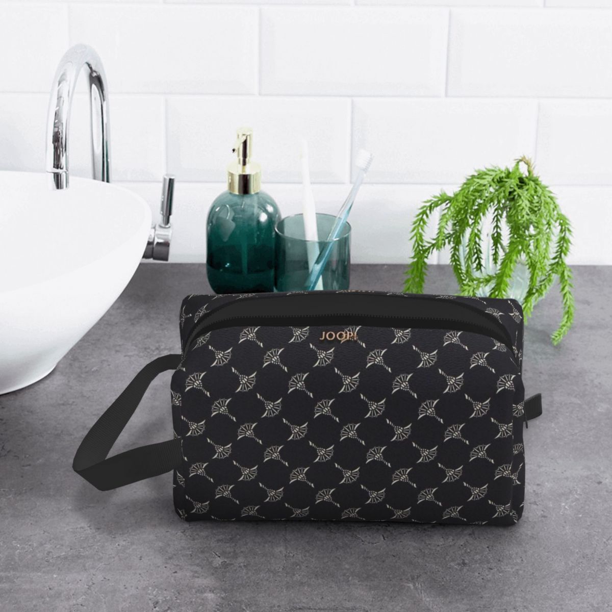 Custom J-joops Patten Toiletry - J Beauty Makeup recension och pris